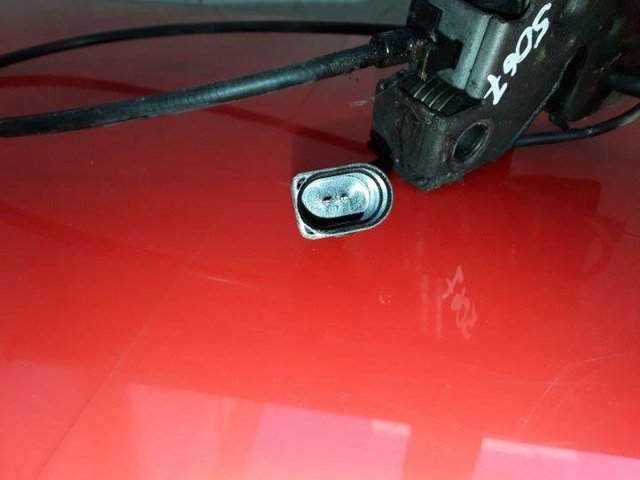 Linka otwierania maski Skoda Rapid