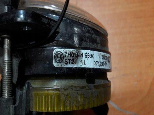 Lampa przeciwmgielna lewa 7H0941699C VAG