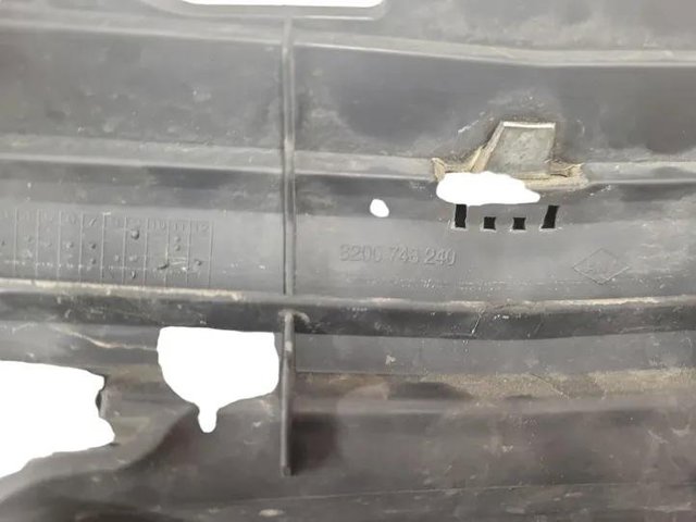 Atrapa chłodnicy Dacia Logan KS