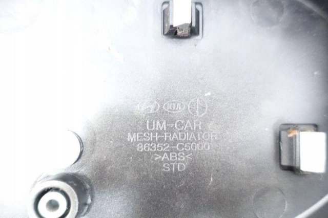 Atrapa chłodnicy KIA Sorento 3 C5, UM