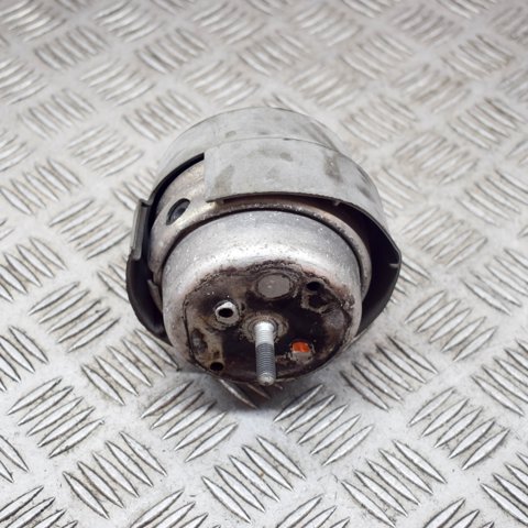 Poduszka (podpora) silnika prawa 8E0199382B VAG