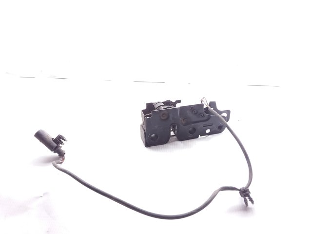 Zamek maski Audi A3 8PA