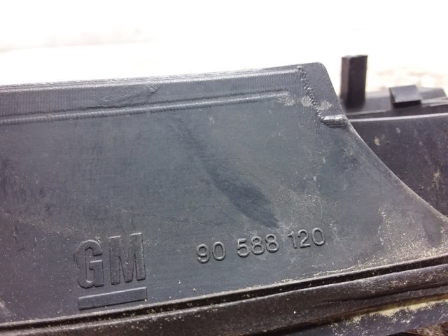 Atrapa chłodnicy 90588120 OPEL