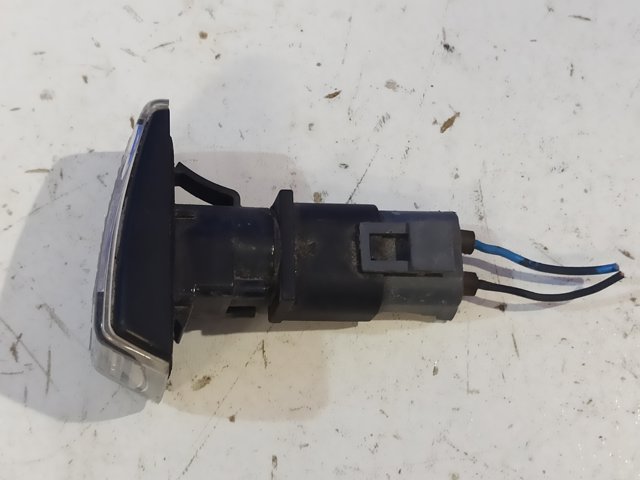 Powtarzacz kierunkowskazu na błotniku Volvo S70 LS, LT