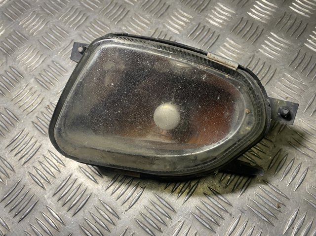 Lampa przeciwmgielna lewa A2118200556 MERCEDES