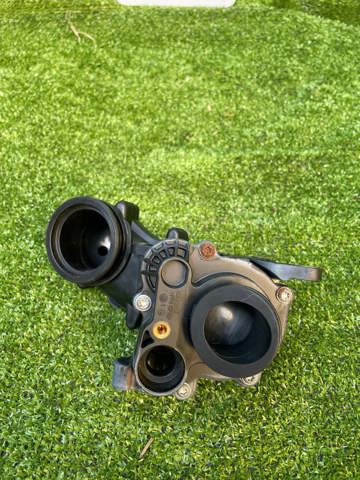 Obudowa termostatu Audi Q5 FYB, FYG