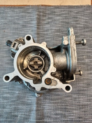 Pompa podciśnienia 06J145100B VAG