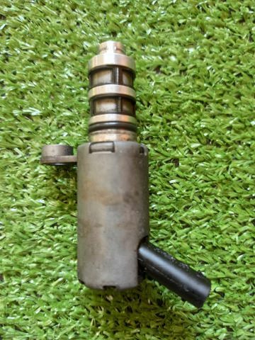 Zawór elektromagnetyczny faz rozrządu 06M115393D VAG