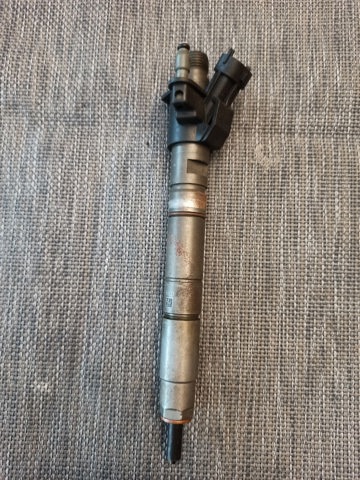 Wtryskiwacz paliwa 31272690 VOLVO