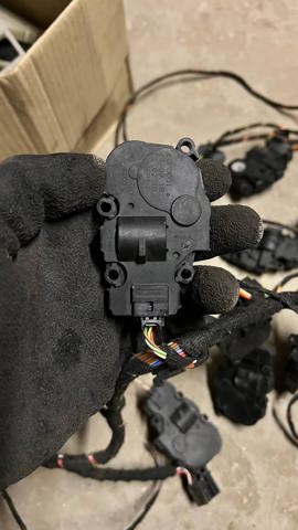 Silniczek klapy nagrzewnicy Audi A4 8W2, 8WC