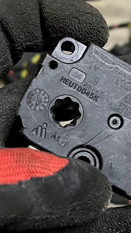 Silniczek klapy nagrzewnicy Audi A4 8W2, 8WC