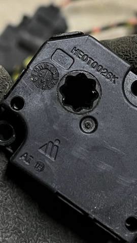 Silniczek klapy nagrzewnicy Audi A4 8W2, 8WC