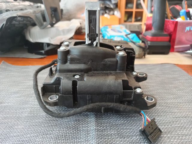 Mechanizm zmiany biegów (cięgno) 4M1713041D VAG