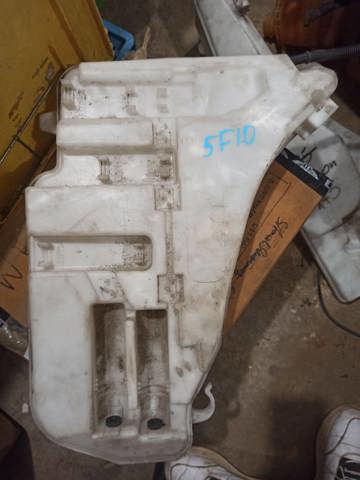 Zbiorniczek spryskiwacza szyb 61667269667 BMW