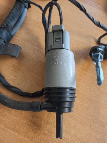 Pompka spryskiwacza szyby przedniej 67126934159 BMW