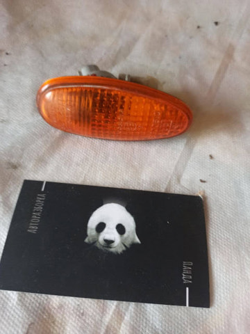 Powtarzacz kierunkowskazu na błotniku do Mitsubishi Galant E5A, E7A, E8A