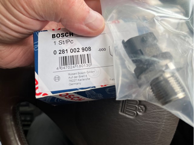 Czujnik ciśnienia paliwa 0281002908 BOSCH
