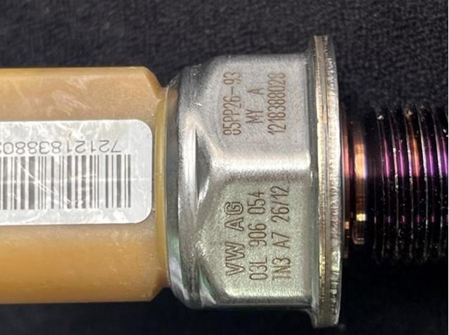 Czujnik ciśnienia paliwa 03L906054A VAG