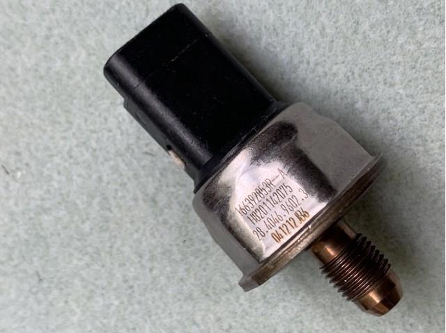 Czujnik ciśnienia paliwa 166392853R NISSAN