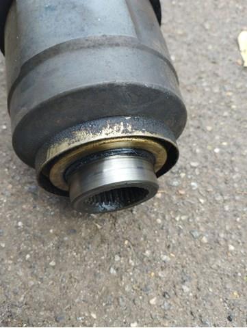 Półoś napędowa przednia prawa 495002B610 HYUNDAI