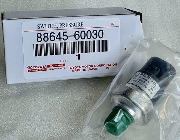 Czujnik ciśnienia bezwzględnego klimatyzacji 8864560030 TOYOTA