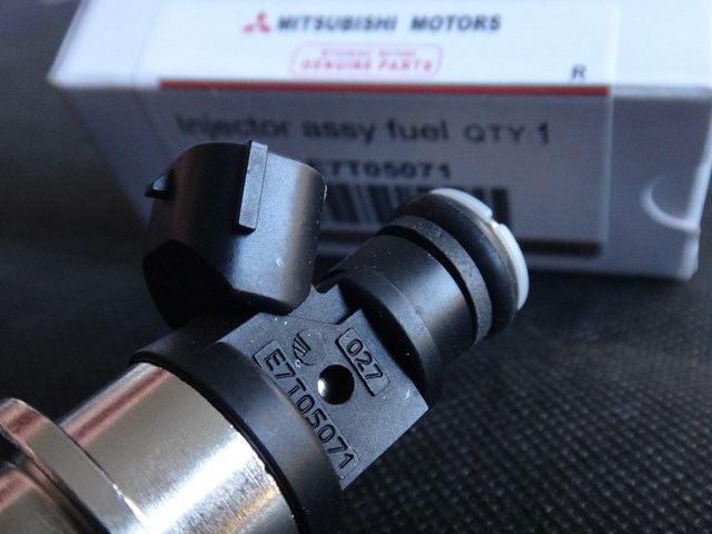 Wtryskiwacz paliwa Mitsubishi Carisma DA
