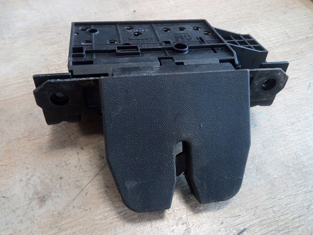 Zamek klapy bagażnika (3/5 drzwi tylnych) 13185566 Opel