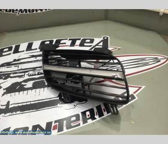 Atrapa grill Nissan Almera