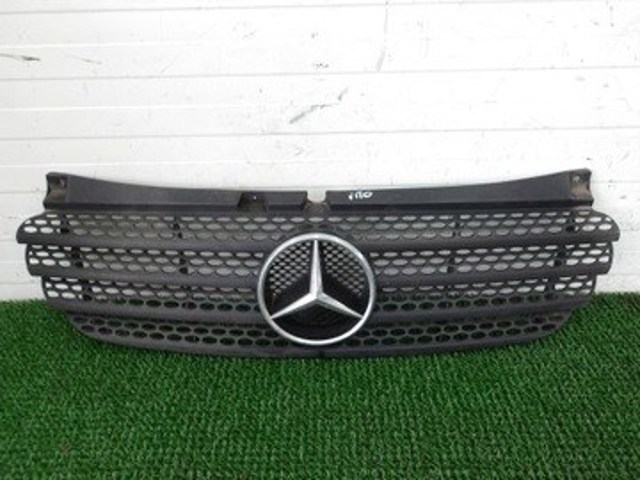Atrapa grill Mercedes Viano