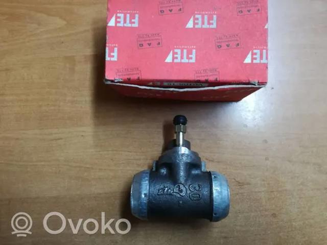 Cylinder hamulcowy roboczy tylny 6684200118 Mercedes