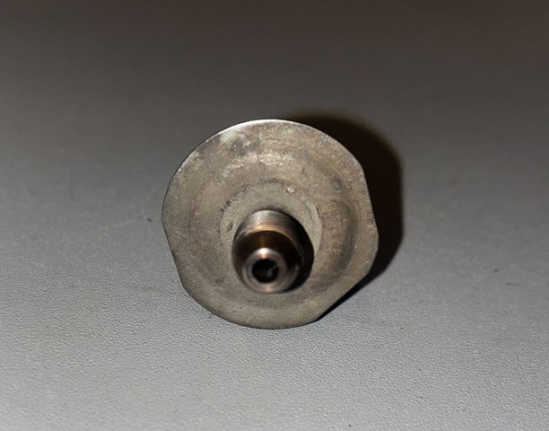 Czujnik ciśnienia paliwa 166392853R RENAULT