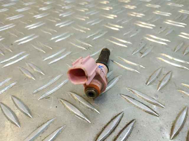 Wtryskiwacz paliwa 2325031070 TOYOTA