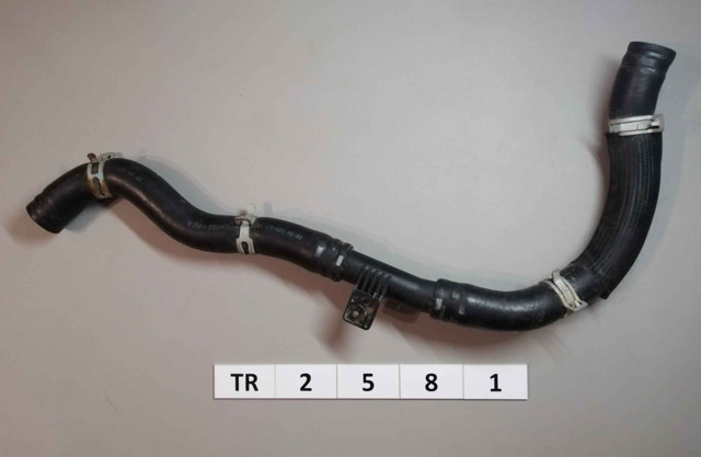 Przewód (króciec) chłodnicy górny KIA Sportage 4 QL