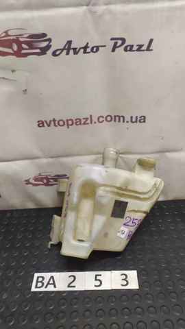 Zbiorniczek spryskiwacza szyb Nissan Primera P12