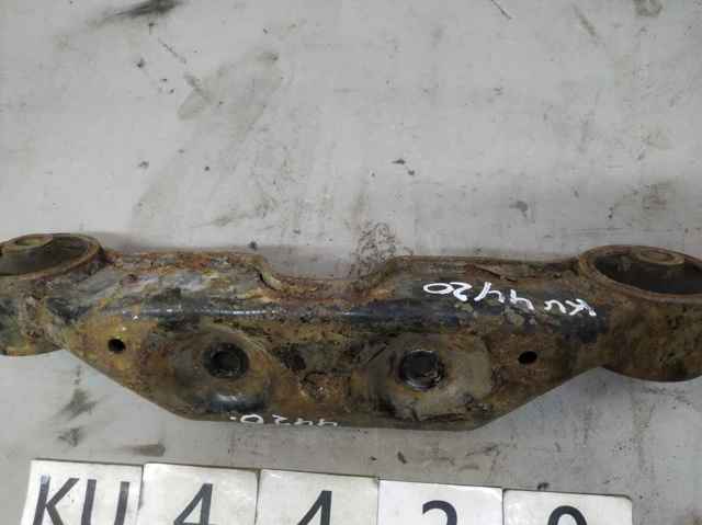 Silentblock trawersu do mocowania tylnego reduktora lewy 41322AG020 SUBARU