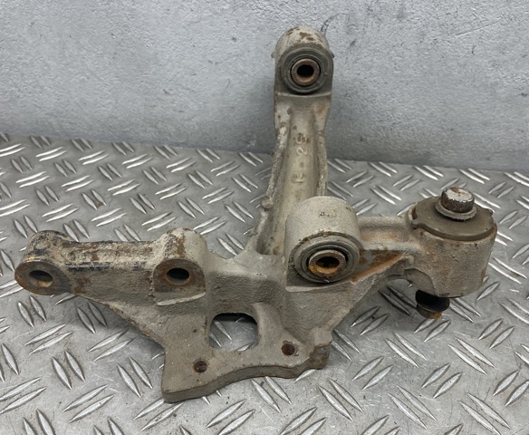 Czop (zwrotnica) tylny prawy 4230406100 TOYOTA