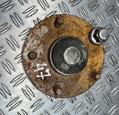 Piasta tylna 432002Y000 NISSAN