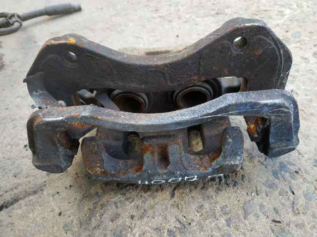 Zacisk hamulcowy tylny lewy 4400V0 PEUGEOT