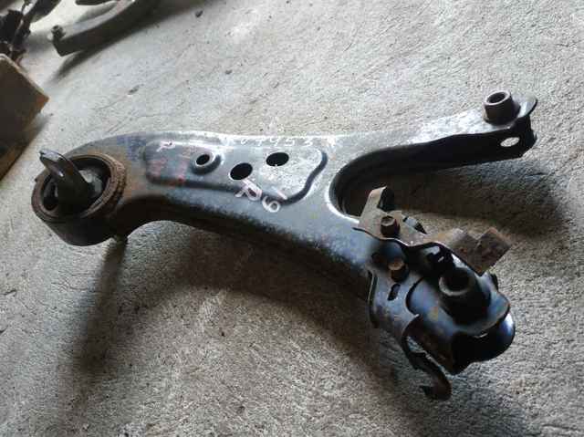Wahacz (drążek) zawieszenia tylnego podłużny dolny prawy 4876048061 TOYOTA