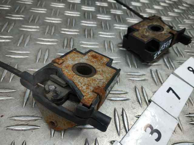 Zamek maski 51238203859 BMW