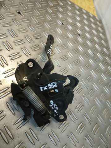 Zamek maski Toyota Auris E15