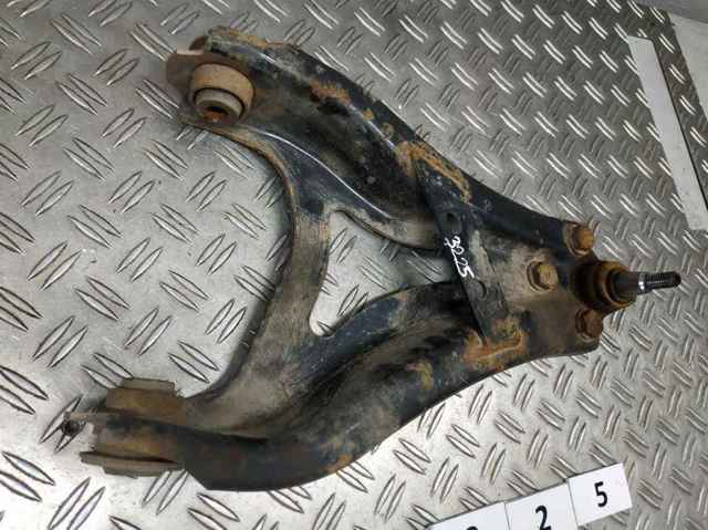 Wahacz zawieszenia przedniego dolny prawy 545040280R RENAULT