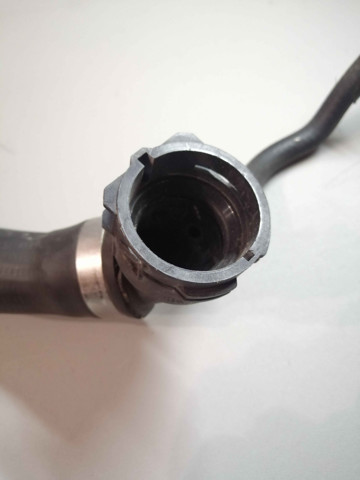 Przewód (króciec) chłodnicy górny Audi A3 8VS, 8VM