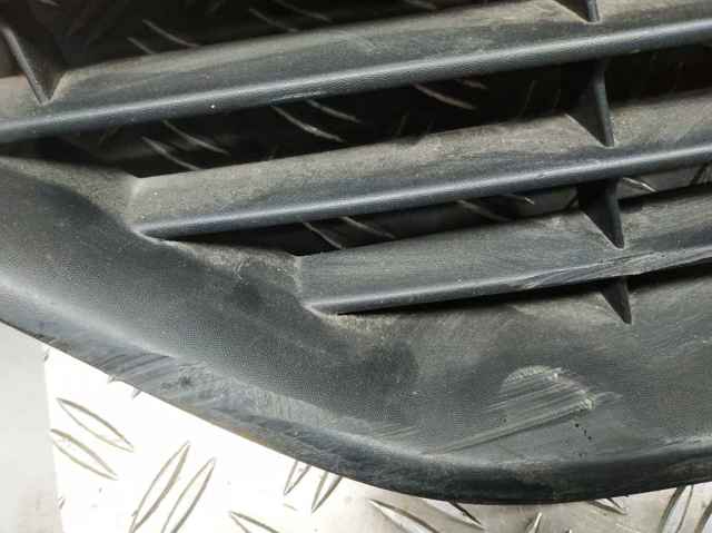 Atrapa chłodnicy Renault LOGAN 2 L52