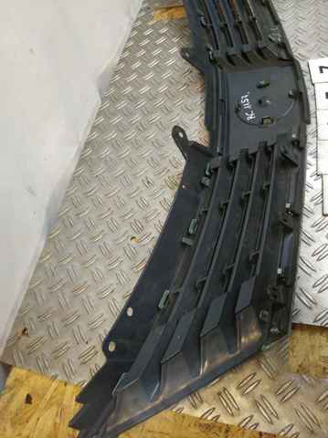 Atrapa chłodnicy Nissan Tiida SC11X