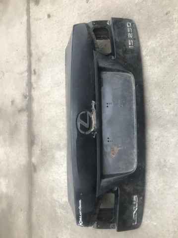 Klapa bagażnika Lexus IS E2