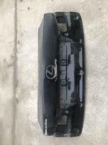 Klapa bagażnika Lexus IS E2