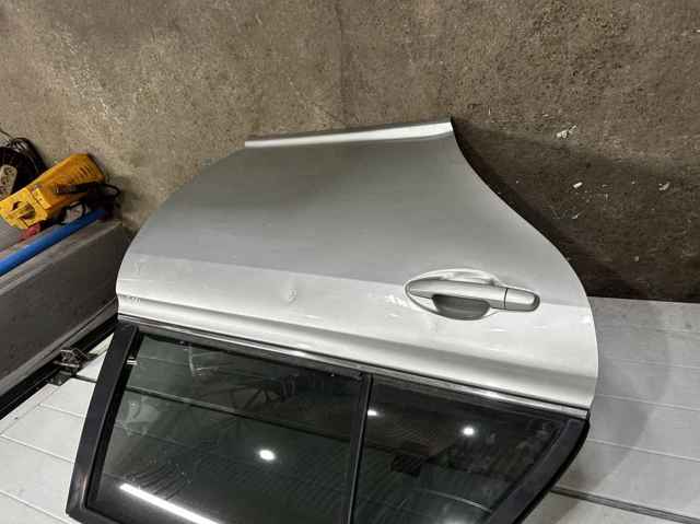 Cena części  Avensis  kombi
