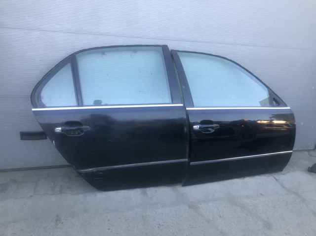 Drzwi tylne prawe Lexus LS UCF30