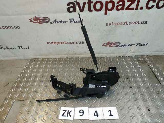 Zamek drzwi przednich prawych 6W8A21812AD LAND ROVER